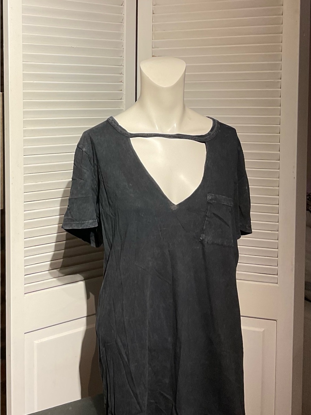torrid Washed black Charcoal Short Sleeve V-Neck Top with Cutout size 3
